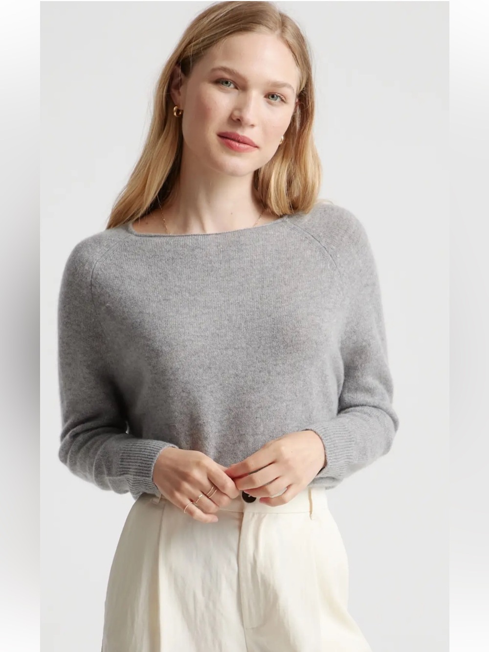 Quince Light Gray 100% Cashmere Boatneck Sweater featuring a wide neckline Sz L